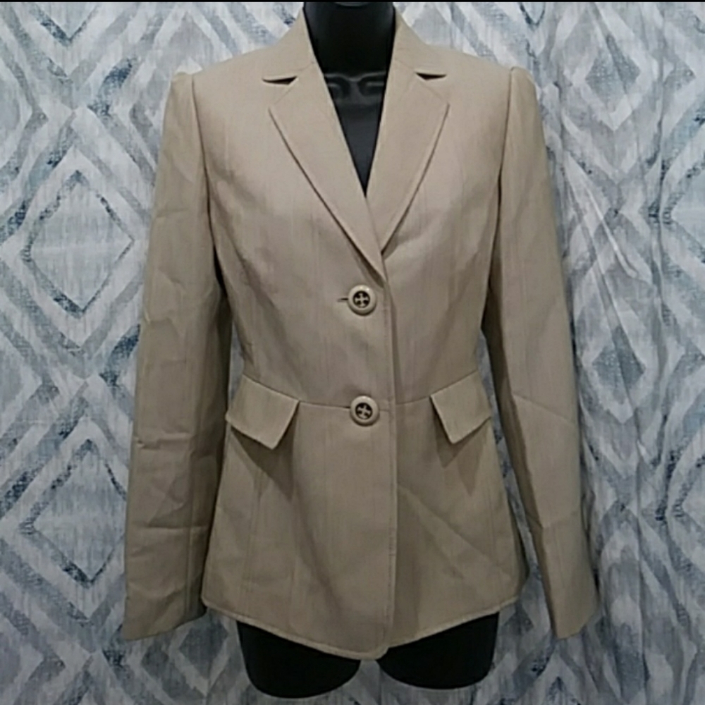Tahari. Blazer Womens Size 4 Biege